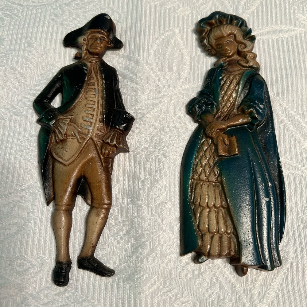 Vintage colonial figures wall decor